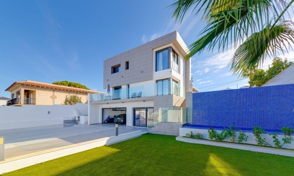 Resale - Villa / House - Torrevieja - Los Balcones