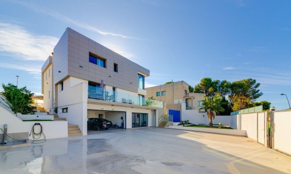 Resale - Villa / House - Torrevieja - Los Balcones