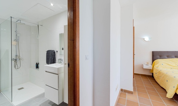Resale - Apartment / Duplex - Punta Prima