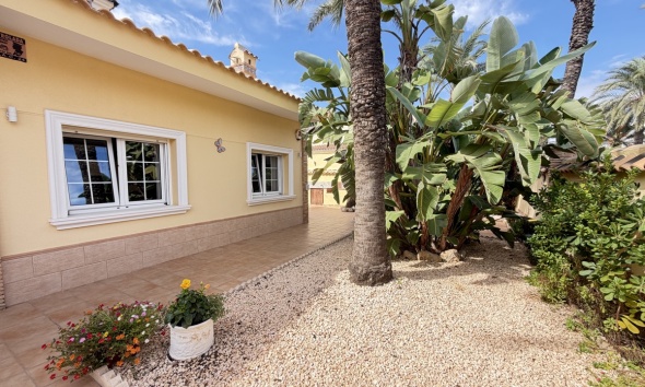 Resale - Villa / House - Orihuela Costa - Cabo Roig