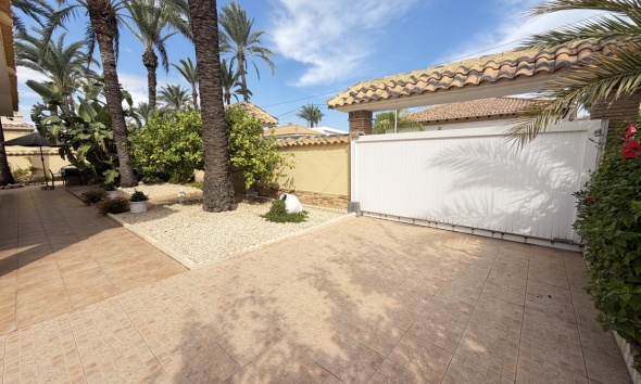 Resale - Villa / House - Orihuela Costa - Cabo Roig