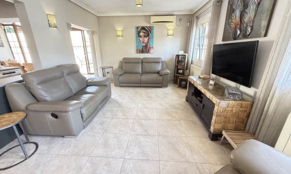 Resale - Villa / House - Orihuela Costa - Cabo Roig