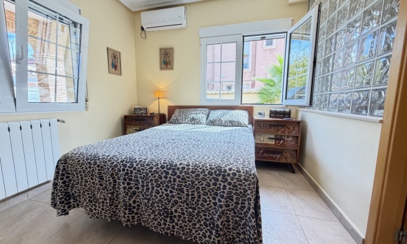 Resale - Villa / House - Orihuela Costa - Cabo Roig