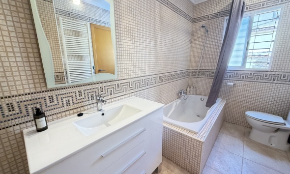 Resale - Villa / House - Orihuela Costa - Cabo Roig