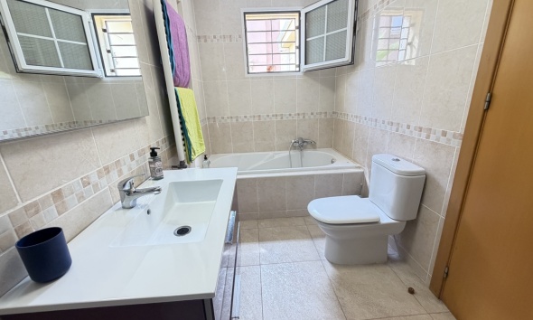 Resale - Villa / House - Orihuela Costa - Cabo Roig