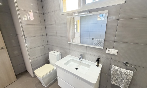 Resale - Villa / House - Orihuela Costa - Cabo Roig