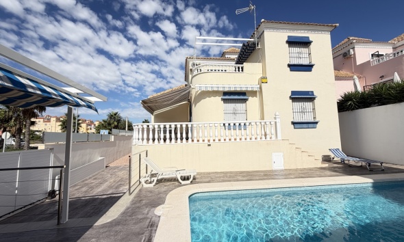 Resale - Villa / House - Orihuela Costa - Villamartín