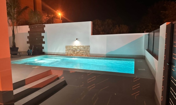 Resale - Villa / House - Dolores
