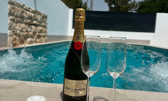 Resale - Villa / House - Dolores