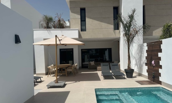 Resale - Villa / House - Dolores