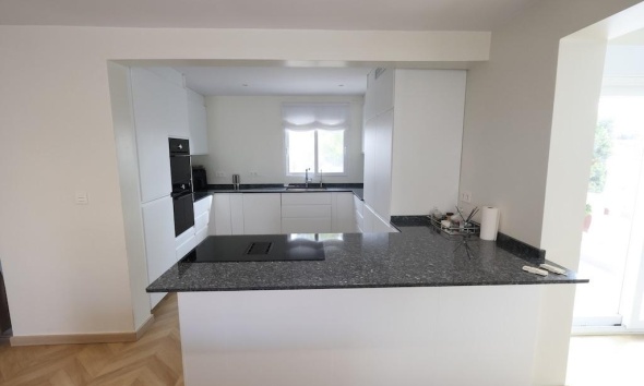 Resale - Villa / House - Torrevieja - Los Balcones