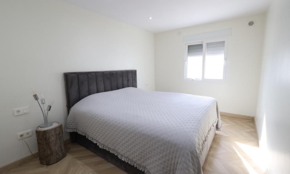 Resale - Villa / House - Torrevieja - Los Balcones
