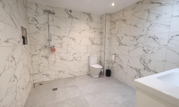 Resale - Villa / House - Torrevieja - Los Balcones