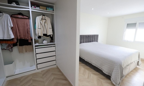 Resale - Villa / House - Torrevieja - Los Balcones