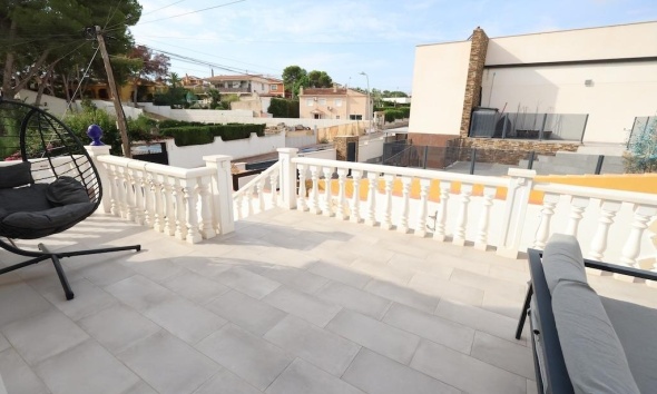 Resale - Villa / House - Torrevieja - Los Balcones