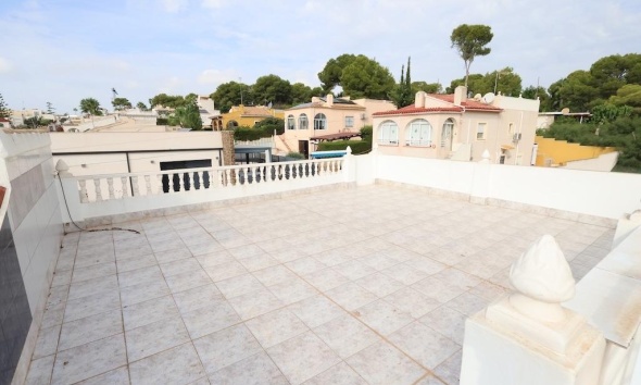 Resale - Villa / House - Torrevieja - Los Balcones