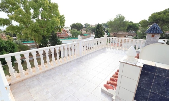 Resale - Villa / House - Torrevieja - Los Balcones