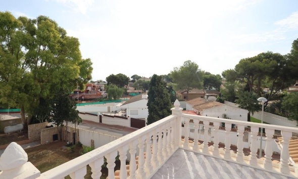 Resale - Villa / House - Torrevieja - Los Balcones