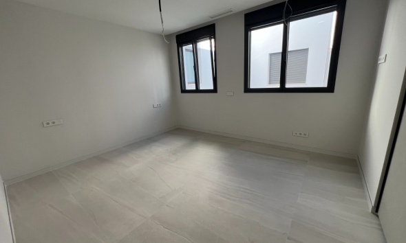 Obra nueva - Apartamento / Dúplex - Guardamar del Segura - Centro
