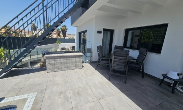 Resale - Townhouse / Terraced House - Torrevieja - Los Frutales