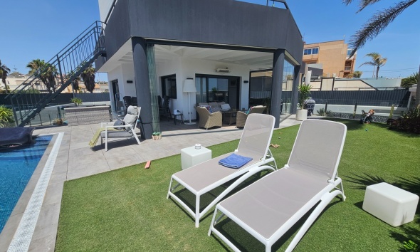 Resale - Townhouse / Terraced House - Torrevieja - Los Frutales