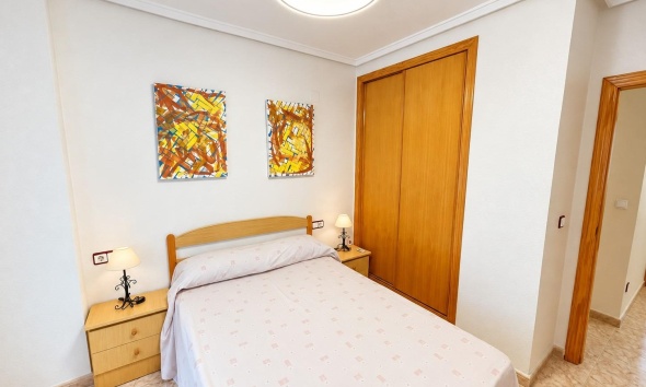 Resale - Apartment / Duplex - Torrevieja - Estacion de autobuses