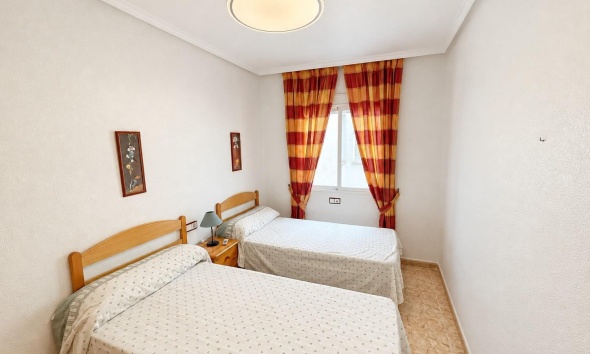 Resale - Apartment / Duplex - Torrevieja - Estacion de autobuses