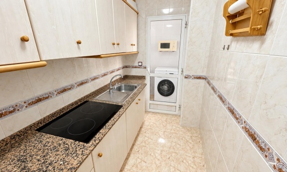 Resale - Apartment / Duplex - Torrevieja - Estacion de autobuses