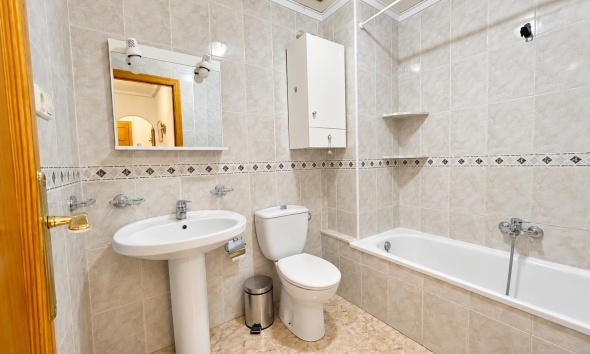 Resale - Apartment / Duplex - Torrevieja - Estacion de autobuses