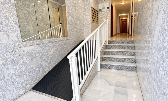 Resale - Apartment / Duplex - Torrevieja - Estacion de autobuses
