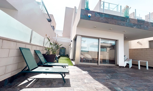 Resale - Villa / House - Orihuela Costa - Villamartín