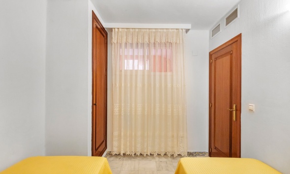 Resale - Apartment / Duplex - Torrevieja - Playa de los Locos