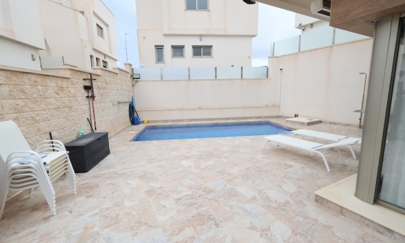 Resale - Villa / House - Orihuela Costa - Villamartín