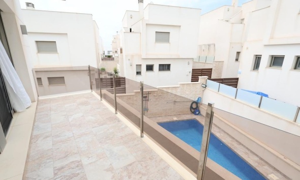 Resale - Villa / House - Orihuela Costa - Villamartín