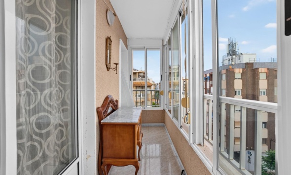 Reventa - Apartamento / Dúplex - Torrevieja