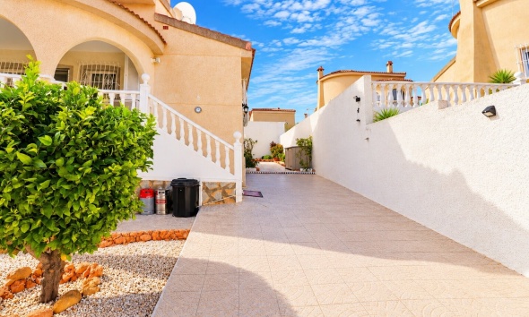 Resale - Villa / House - Ciudad Quesada - La Marquesa Golf