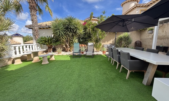 Resale - Villa / House - Orihuela Costa - Villamartín