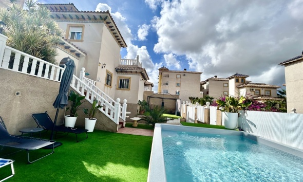 Resale - Villa / House - Orihuela Costa - Villamartín