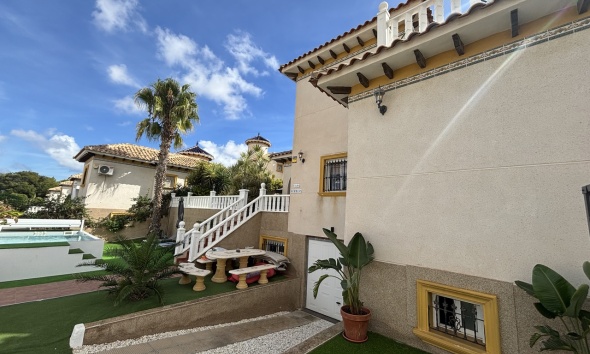 Resale - Villa / House - Orihuela Costa - Villamartín