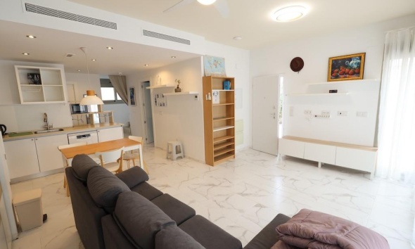 Resale - Villa / House - Orihuela Costa - Villamartín