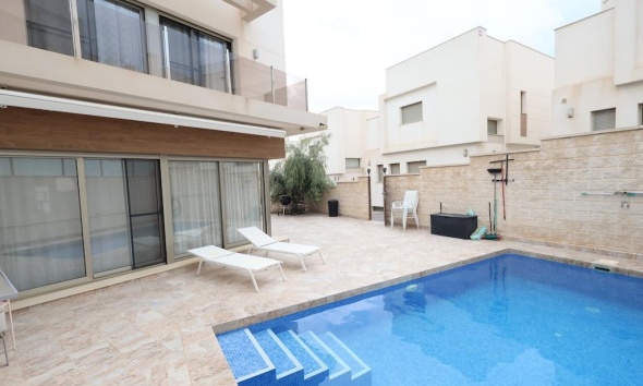 Resale - Villa / House - Orihuela Costa - Villamartín