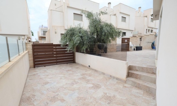 Resale - Villa / House - Orihuela Costa - Villamartín