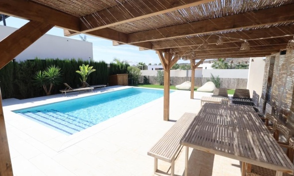 Resale - Villa / House - Algorfa - Comunidad valenciana