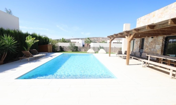 Resale - Villa / House - Algorfa - Comunidad valenciana