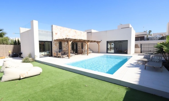 Resale - Villa / House - Algorfa - Comunidad valenciana