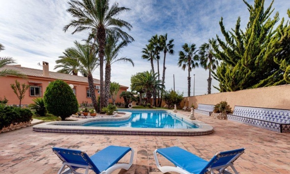 Resale - Villa / House - Torrevieja - La Siesta