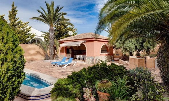 Resale - Villa / House - Torrevieja - La Siesta