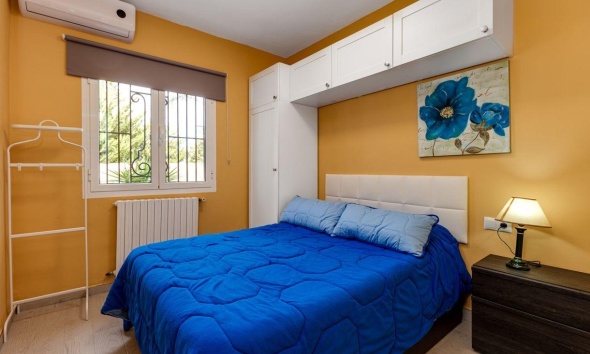Resale - Villa / House - Torrevieja - La Siesta