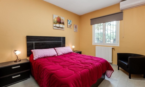 Resale - Villa / House - Torrevieja - La Siesta