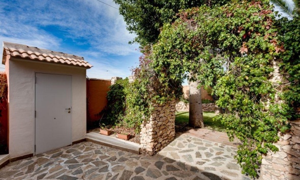 Resale - Villa / House - Torrevieja - La Siesta